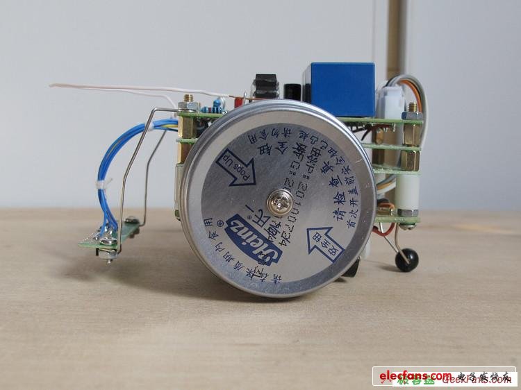 機(jī)器人制作：模擬計(jì)算機(jī)循線小車