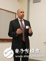 Altera電源事業(yè)行銷總監(jiān)Mark Davidson指出，Altera最新電源優(yōu)化參考設(shè)計(jì)，讓客戶僅需簡(jiǎn)易三步驟即可完成產(chǎn)品設(shè)計(jì)。