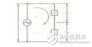 以SnO2氣敏元件為例，它是由0.1--10um的晶體集合而成，這種晶體是作為N型半導(dǎo)體而工作的。在正常情況下，是處于氧離子缺位的狀態(tài)。當(dāng)遇到離解能較小且易于失去電子的可燃性氣體分子時，電子從氣體分子向半導(dǎo)體遷移，半導(dǎo)體的載流子濃度增加，因此電導(dǎo)率增加。而對于P型半導(dǎo)體來說，它的晶格是陽離子缺位狀態(tài)，當(dāng)遇到可燃性氣體時其電導(dǎo)率則減小。