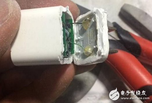 蘋(píng)果充電器拆解：廬山真面目揭秘 電路圖詳解 貴是有道理的